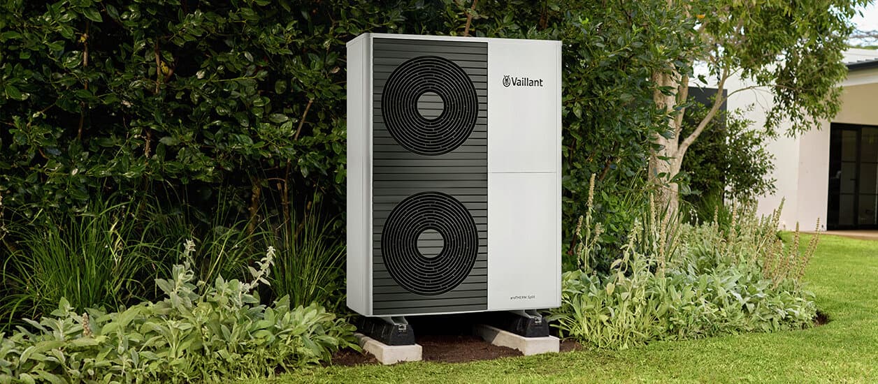 aroTHERM Split toplinska pumpa zrak-voda u vrtu