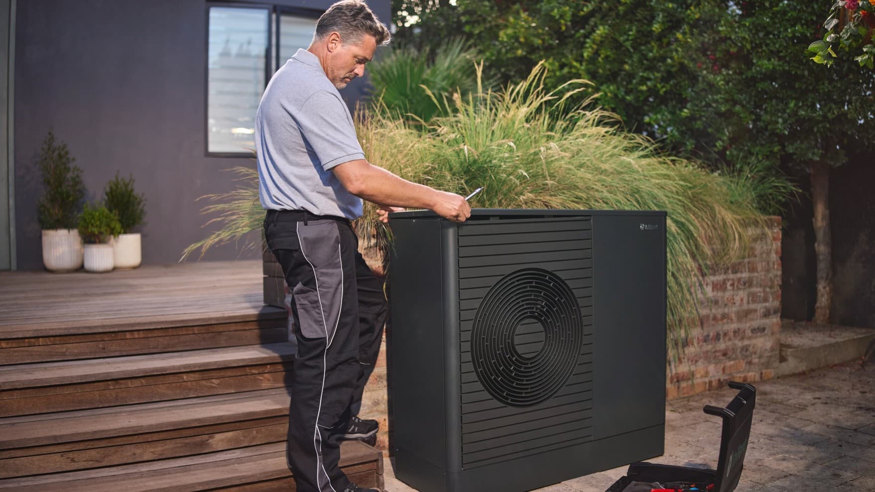 Instalater radi na Vaillant dizalici topline